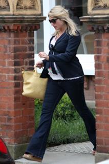 Holly Willoughby feet photo thumbnail