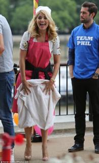 Holly Willoughby feet photo thumbnail