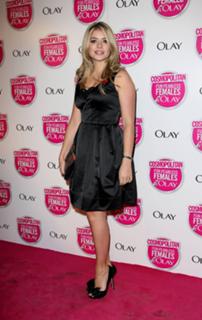 Holly Willoughby feet photo thumbnail
