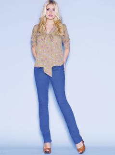 Holly Willoughby feet photo thumbnail