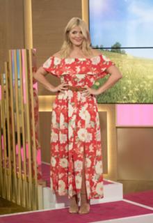 Holly Willoughby feet photo thumbnail