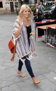Holly Willoughby feet photo thumbnail