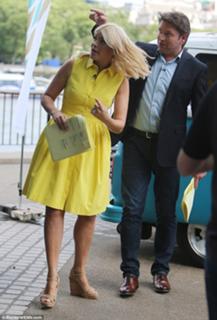 Holly Willoughby feet photo thumbnail