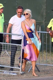 Holly Willoughby feet photo thumbnail