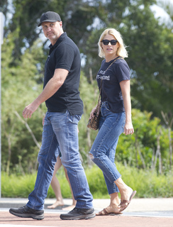 Holly Willoughby feet photo thumbnail