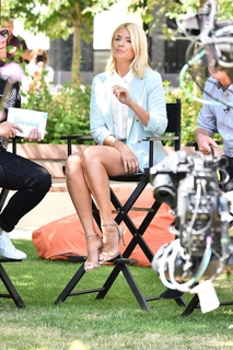 Holly Willoughby feet photo thumbnail