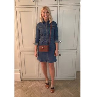 Holly Willoughby feet photo thumbnail