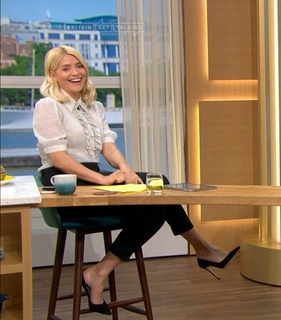 Holly Willoughby feet photo thumbnail