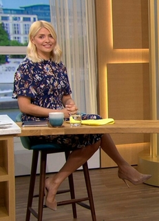 Holly Willoughby feet photo thumbnail