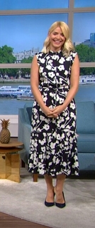 Holly Willoughby feet photo thumbnail