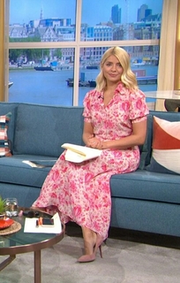 Holly Willoughby feet photo thumbnail
