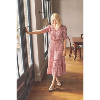 Holly Willoughby feet photo thumbnail