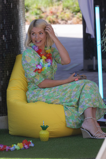 Holly Willoughby feet photo thumbnail