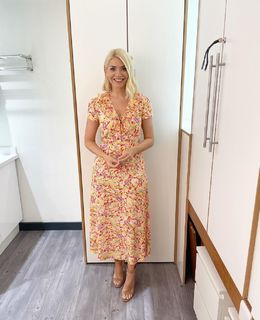 Holly Willoughby feet photo thumbnail