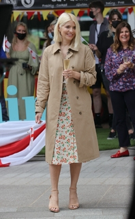 Holly Willoughby feet photo thumbnail