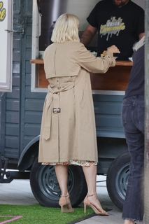 Holly Willoughby feet photo thumbnail
