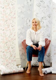Holly Willoughby feet photo thumbnail