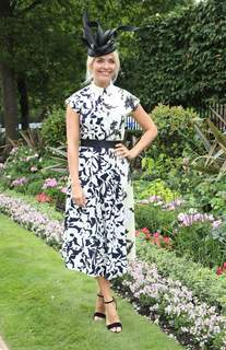 Holly Willoughby feet photo thumbnail