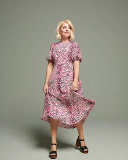 Holly Willoughby feet photo thumbnail
