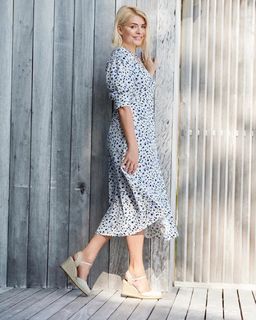 Holly Willoughby feet photo thumbnail