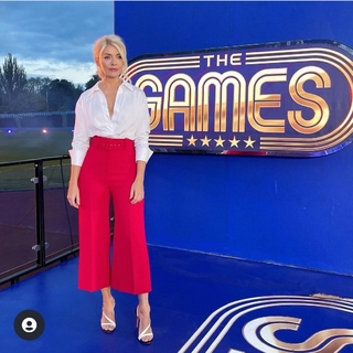 Holly Willoughby feet photo thumbnail