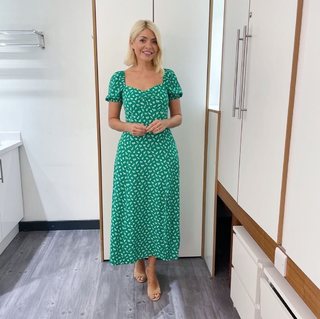 Holly Willoughby feet photo thumbnail