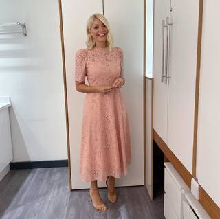 Holly Willoughby feet photo thumbnail