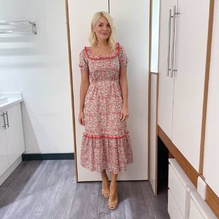 Holly Willoughby feet photo thumbnail