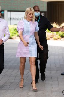 Holly Willoughby feet photo thumbnail