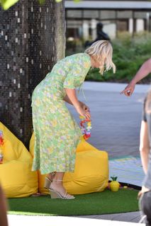 Holly Willoughby feet photo thumbnail