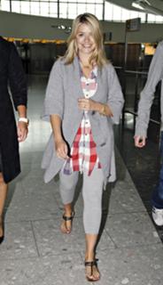 Holly Willoughby feet photo thumbnail