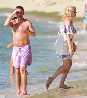 Holly Willoughby feet photo thumbnail