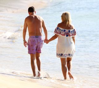 Holly Willoughby feet photo thumbnail