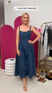 Holly Willoughby feet photo 10
