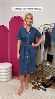 Holly Willoughby feet photo 3