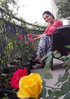 Honey Rose feet photo thumbnail