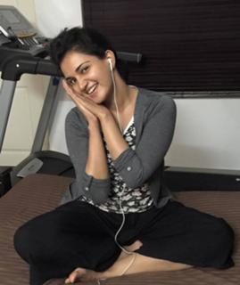 Honey Rose feet photo thumbnail