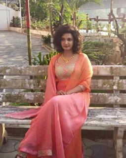 Honey Rose feet photo thumbnail