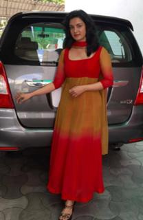 Honey Rose feet photo thumbnail