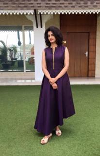 Honey Rose feet photo thumbnail