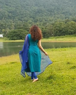 Honey Rose feet photo thumbnail