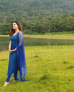 Honey Rose feet photo thumbnail