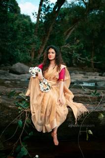 Honey Rose feet photo thumbnail