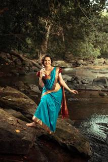 Honey Rose feet photo thumbnail