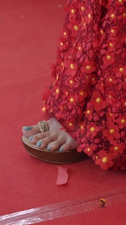 Honey Rose feet photo thumbnail