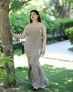 Honey Rose feet photo thumbnail