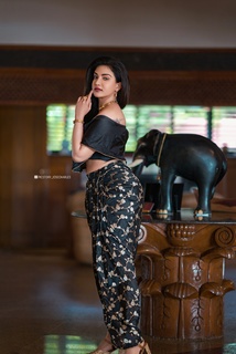 Honey Rose feet photo thumbnail