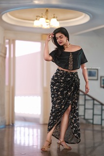 Honey Rose feet photo thumbnail