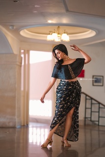 Honey Rose feet photo thumbnail