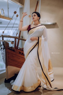 Honey Rose feet photo thumbnail